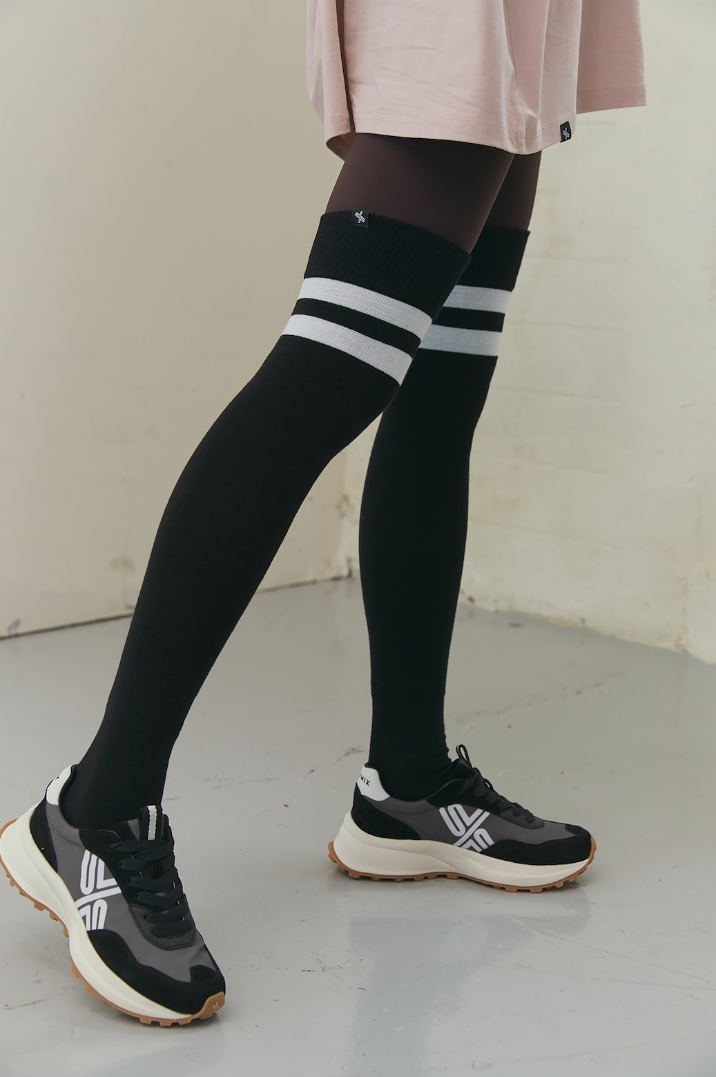 Double Line Knee Socks_Black